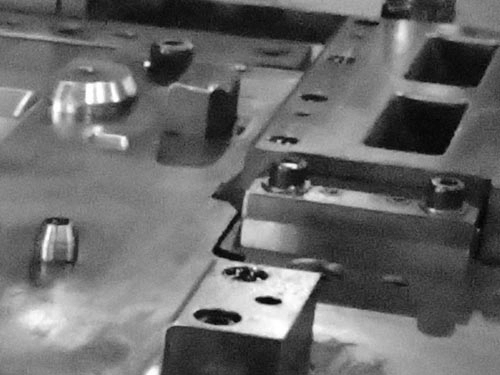 サンプル検査・金型調整